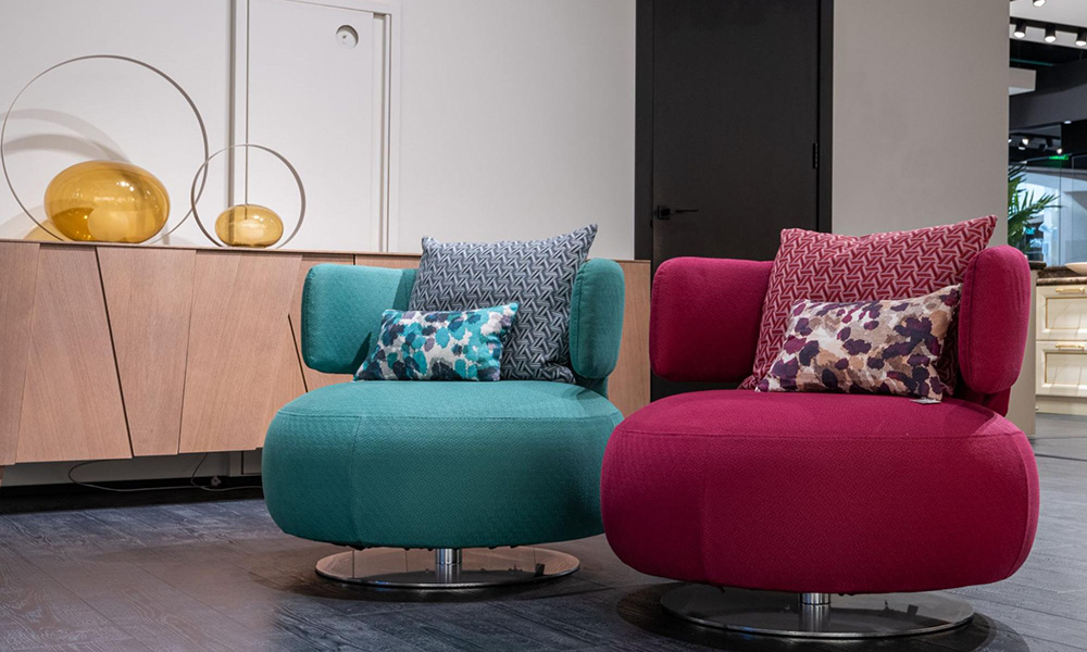 viva magenta pantone color of the year accent chair
